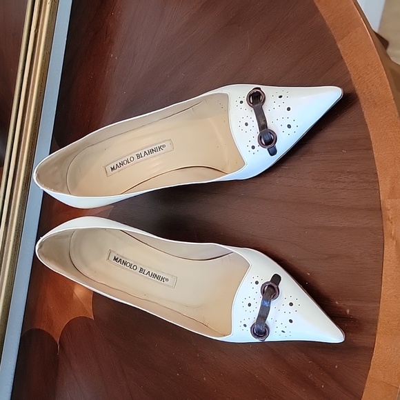 Manolo Blahnik kitten heels - Picture 2 of 8